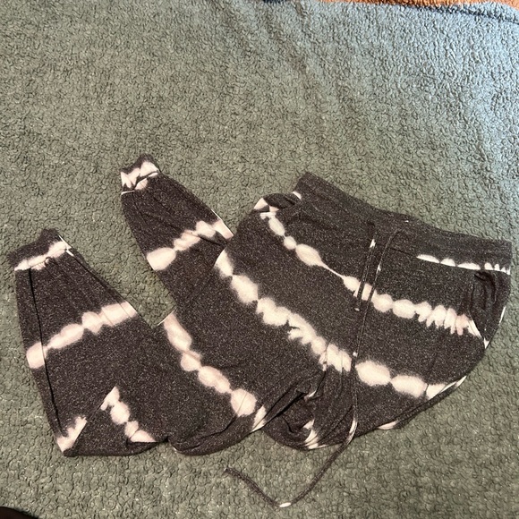 Lounge set black and grey striped! Worn once! - Picture 2 of 3